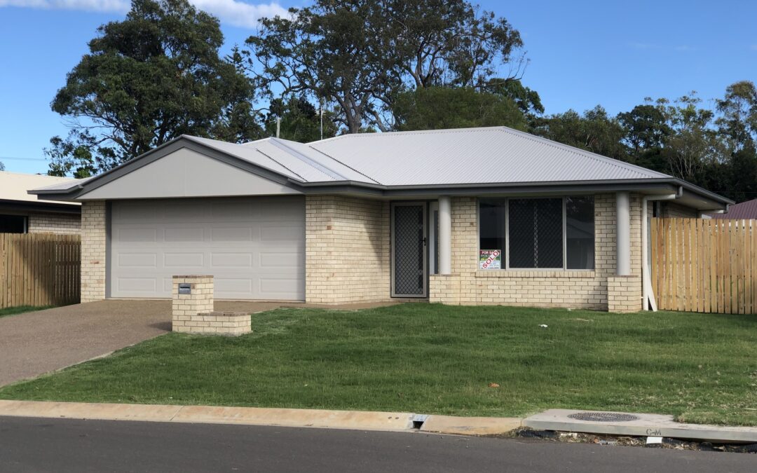 4 Bradman Way, Urangan, QLD 4655