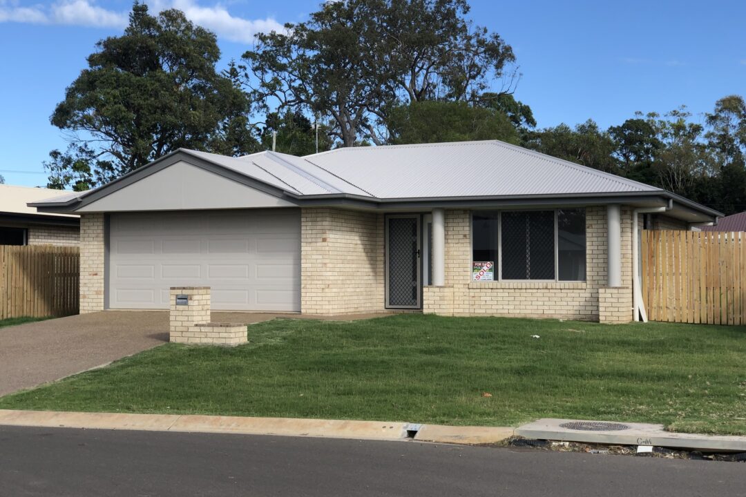4 Bradman Way, Urangan, QLD 4655 AUS