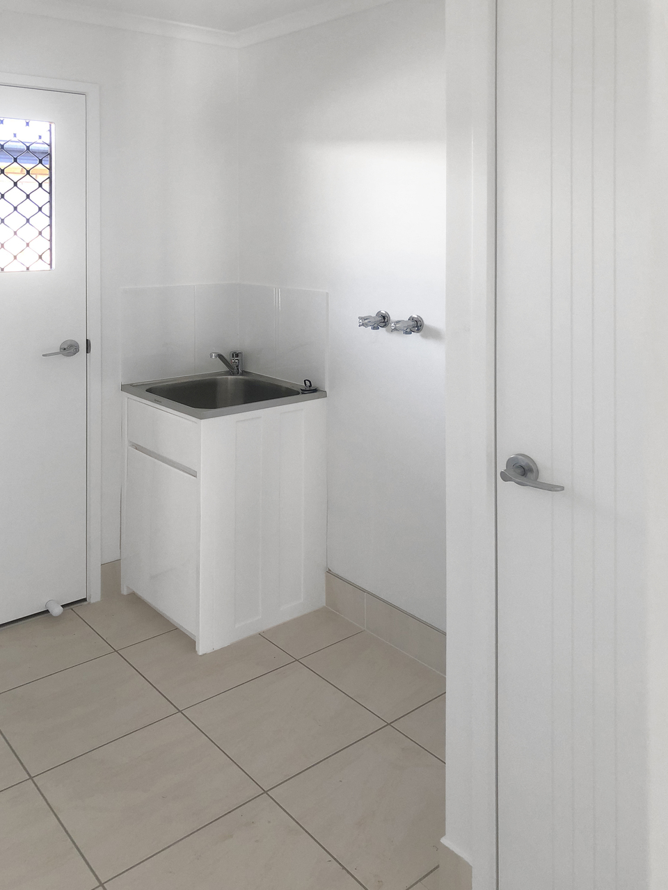 4 Bradman Way, Urangan, QLD 4655 AUS
