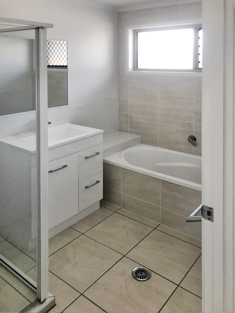 4 Bradman Way, Urangan, QLD 4655 AUS