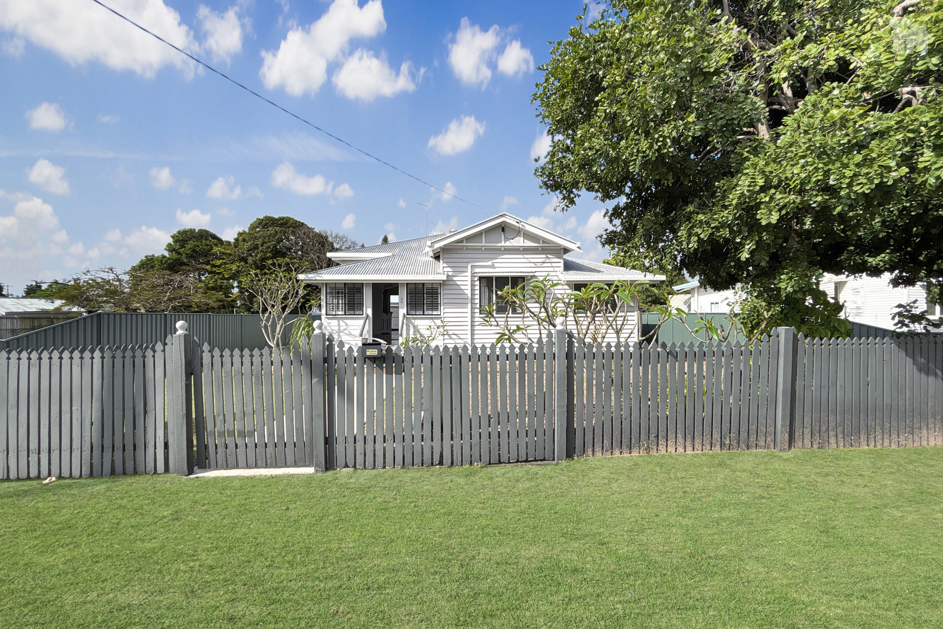 24 King Street, Urangan, QLD 4655 AUS