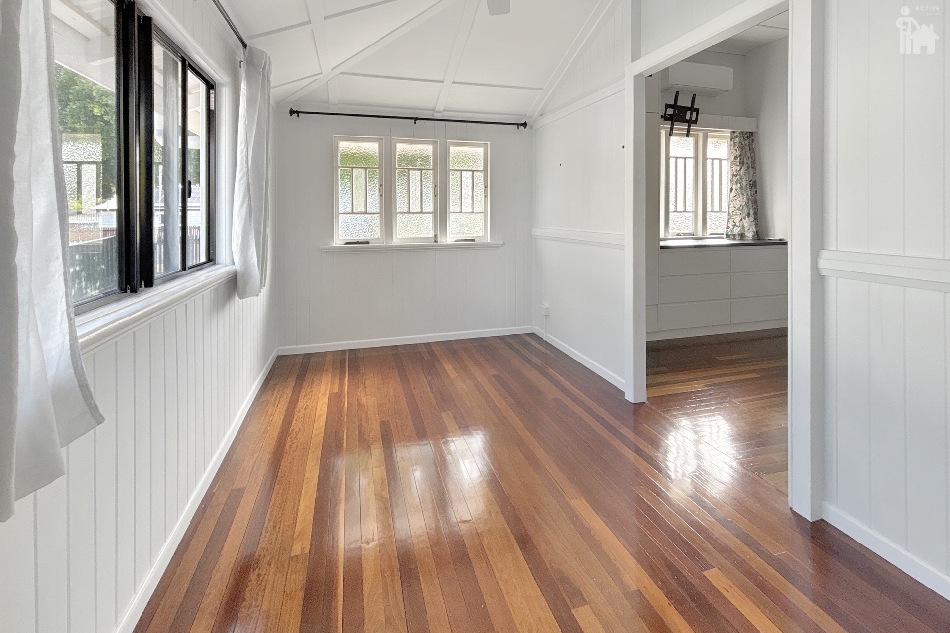 24 King Street, Urangan, QLD 4655 AUS