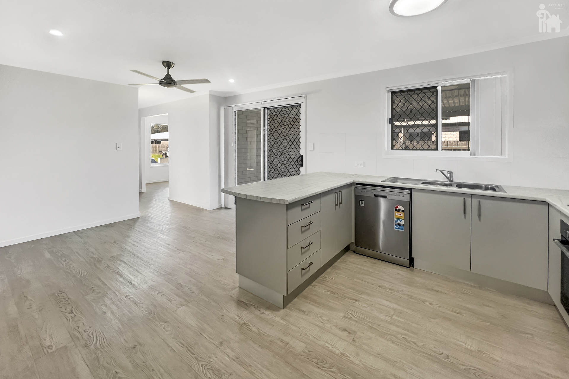 47 Girraween Way, Eli Waters, QLD 4655 AUS