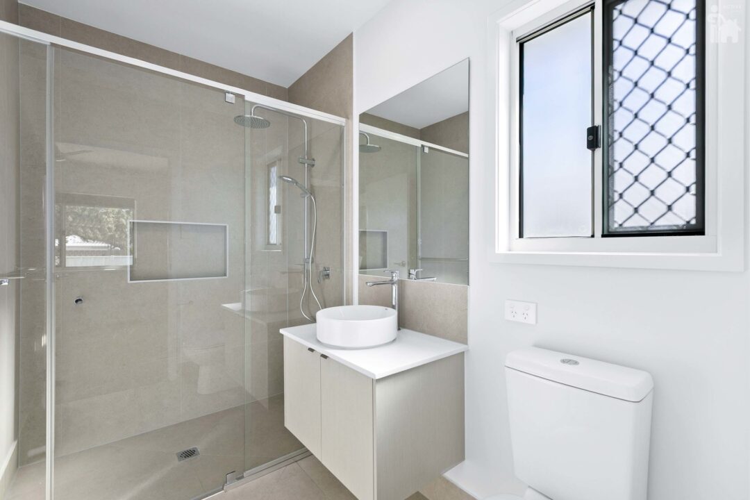2/124B Bideford Street, Torquay, QLD 4655 AUS