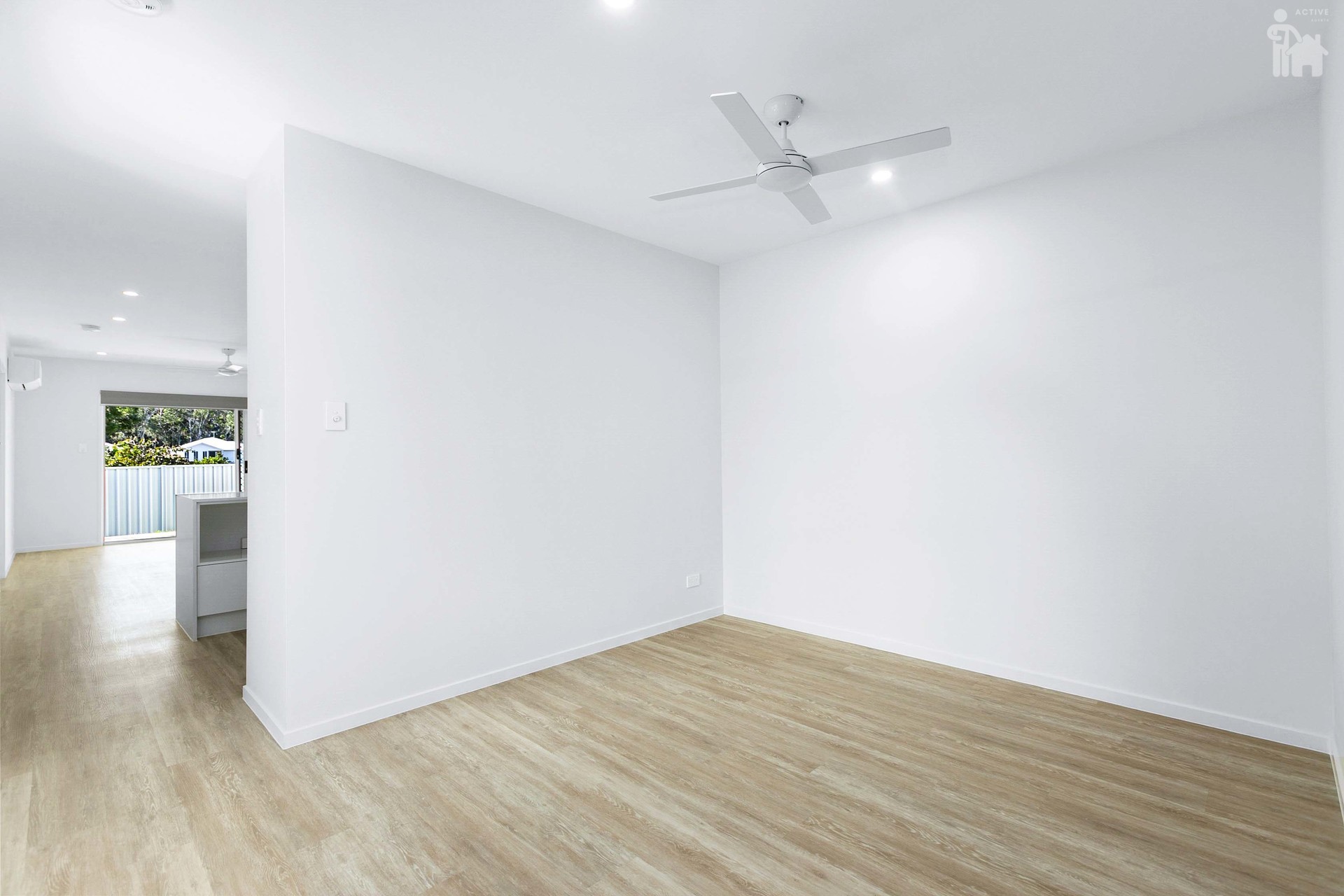 2/124B Bideford Street, Torquay, QLD 4655 AUS