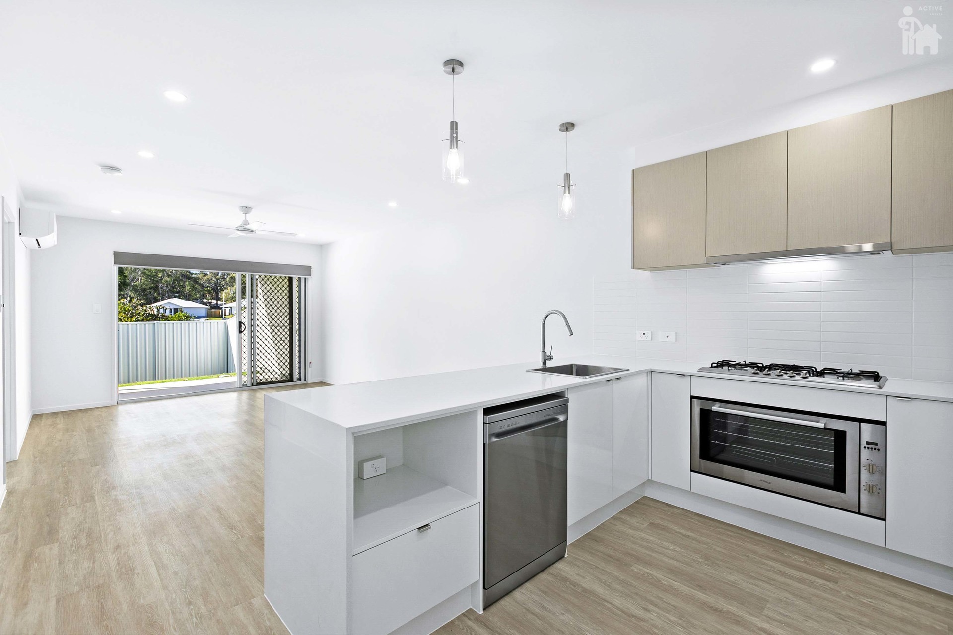 2/124B Bideford Street, Torquay, QLD 4655 AUS