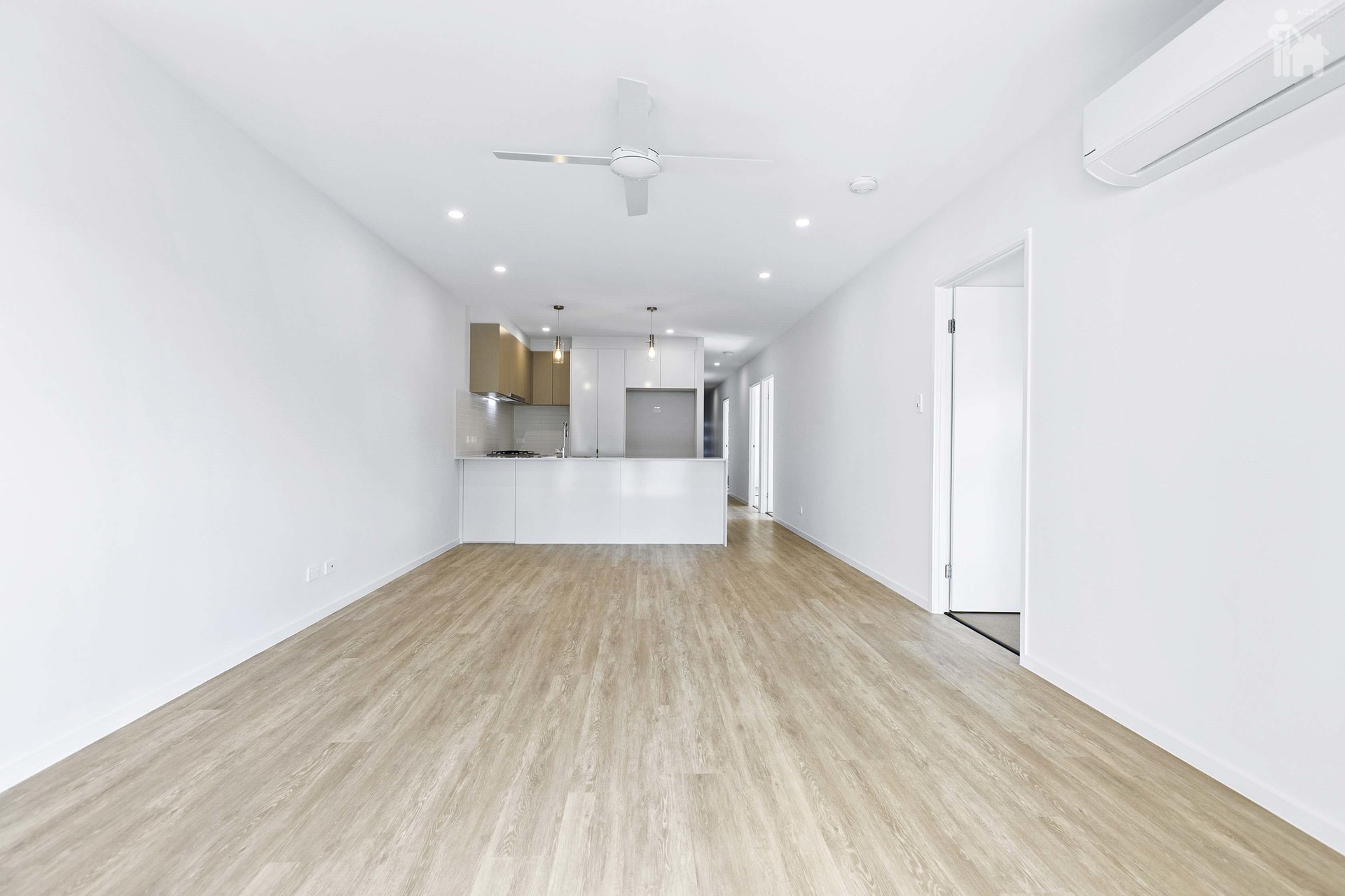 2/124B Bideford Street, Torquay, QLD 4655 AUS