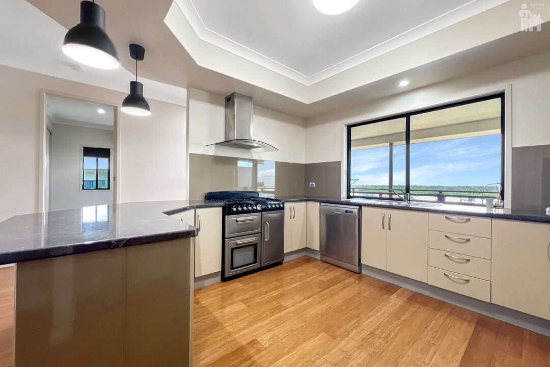 10 Sunad Court, Nikenbah, QLD 4655 AUS