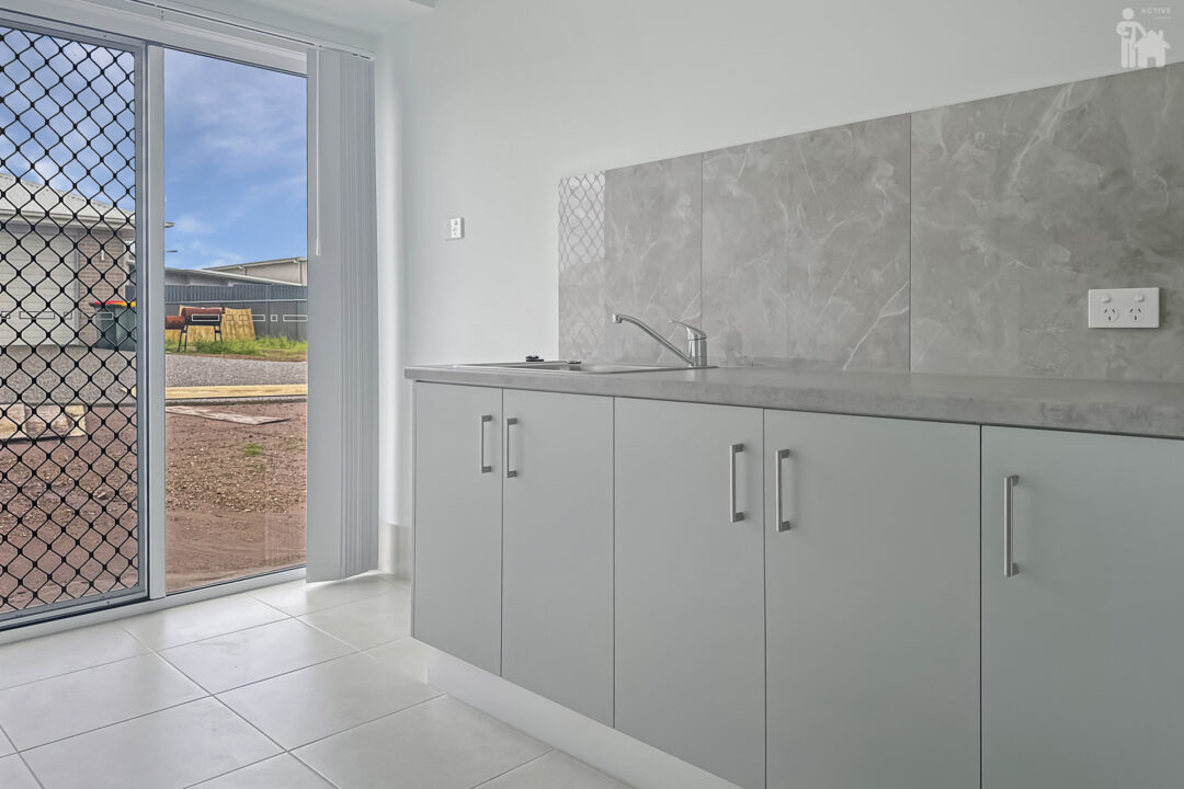 6 Caraway Court, Nikenbah, QLD 4655 AUS