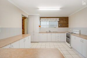 10 Polson Street, Point Vernon, QLD 4655 AUS