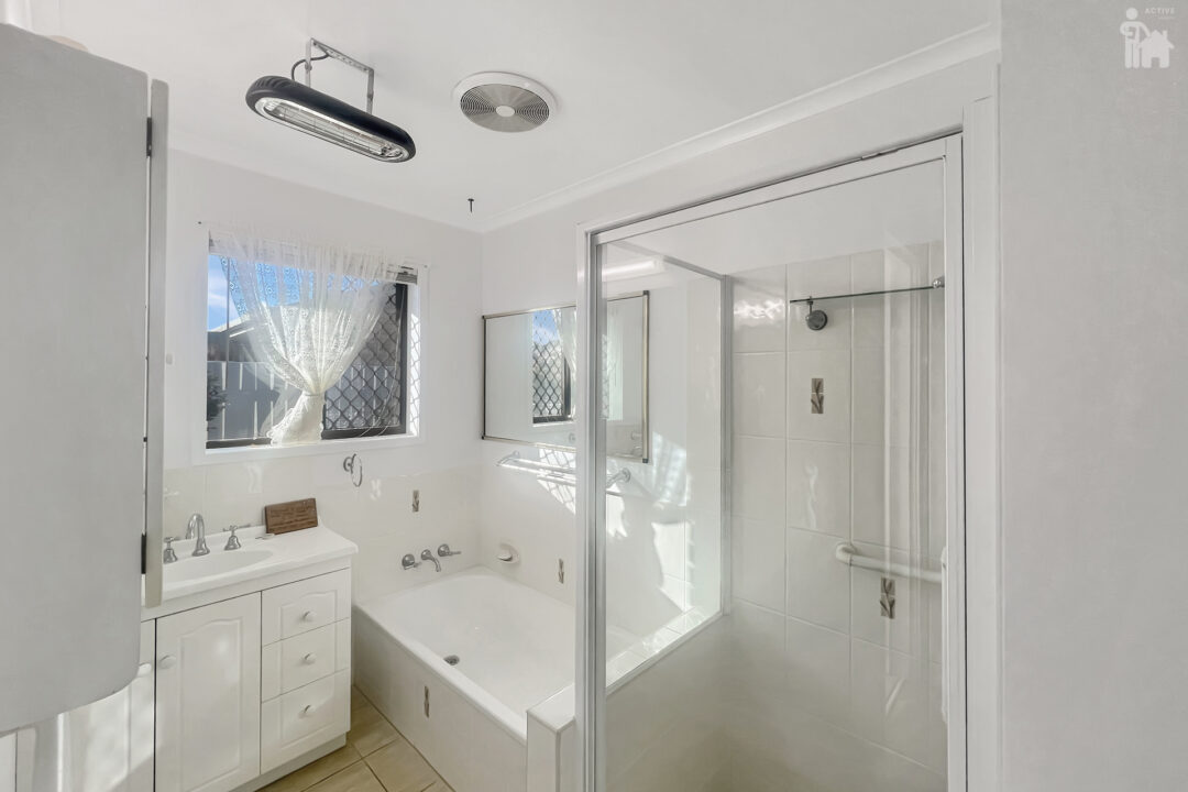 18 Sunset Crescent, Torquay, QLD 4655 AUS