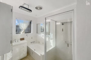 18 Sunset Crescent, Torquay, QLD 4655 AUS