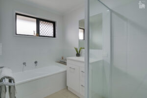 9 Sailaway Court, Eli Waters, QLD 4655 AUS