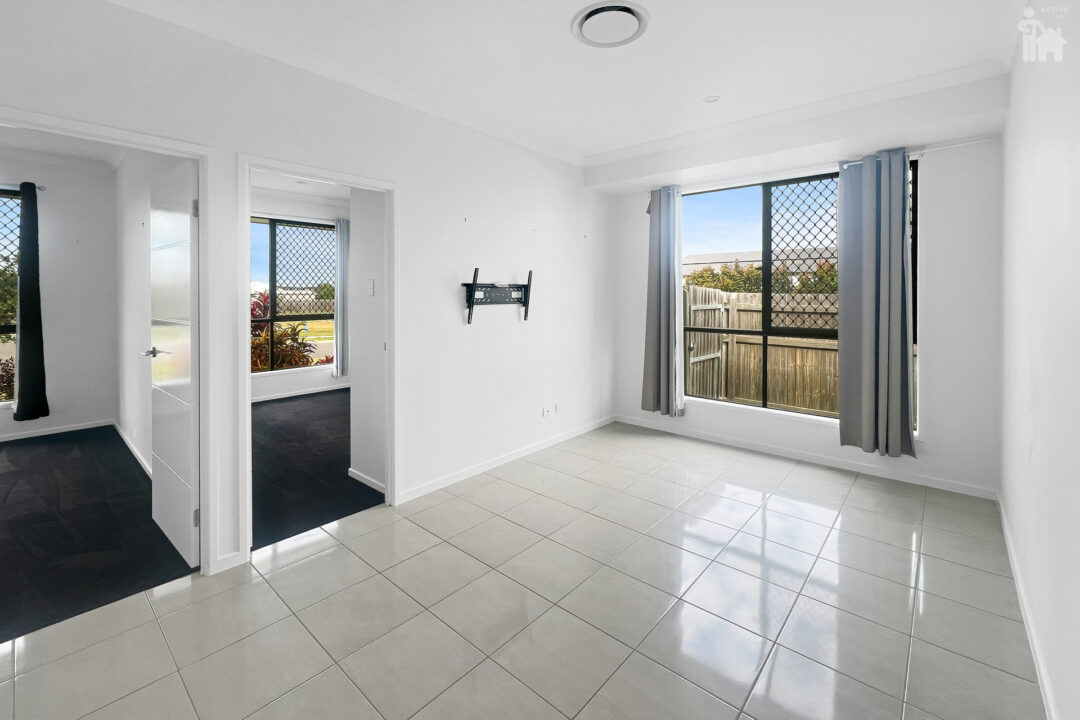 8 Peppermint Circuit, Nikenbah, QLD 4655 AUS
