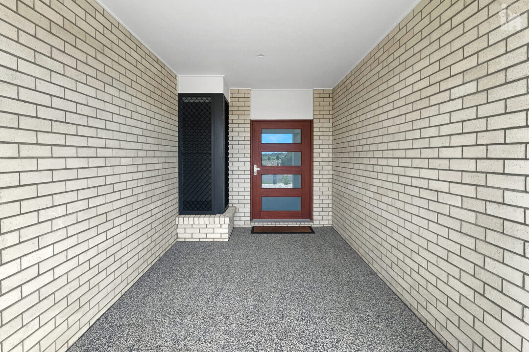 8 Peppermint Circuit, Nikenbah, QLD 4655 AUS