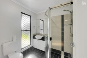 2/11 Lockerbie Street, Kawungan, QLD 4655 AUS