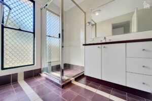 2/11 Lockerbie Street, Kawungan, QLD 4655 AUS