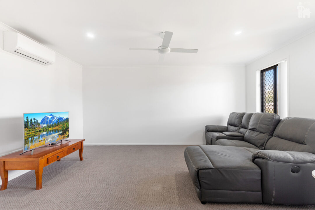 26 Larissa Way, Urangan, QLD 4655 AUS