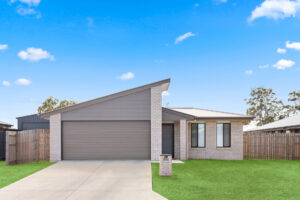 26 Larissa Way, Urangan, QLD 4655 AUS