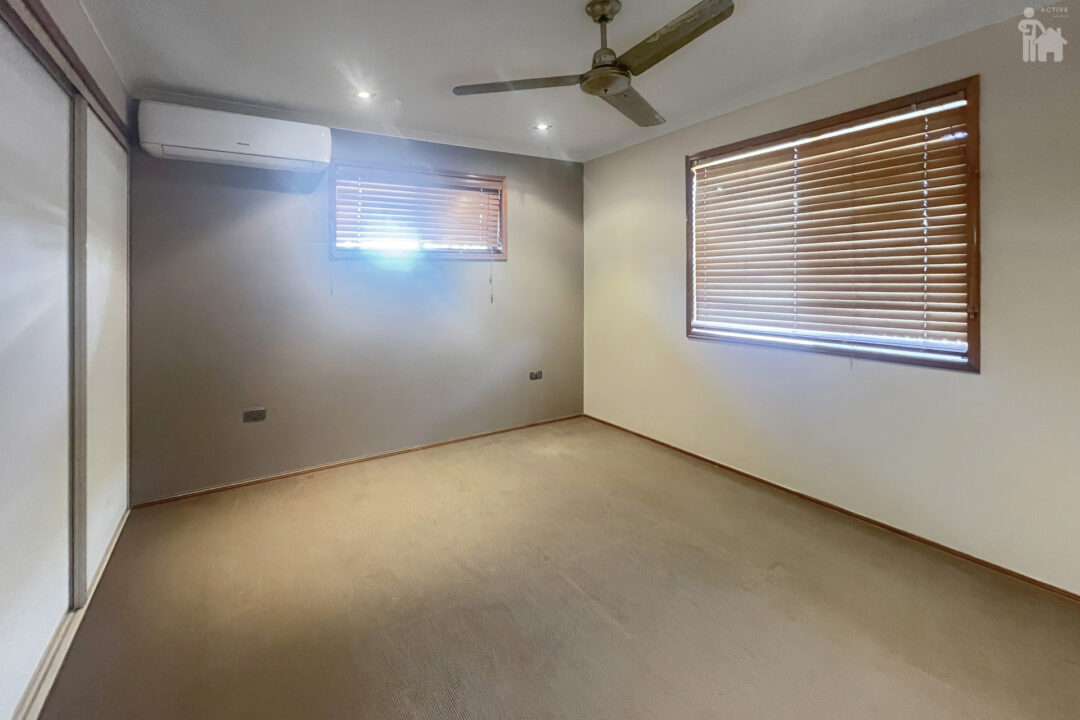 6 Debra Court, Urangan, QLD 4655 AUS