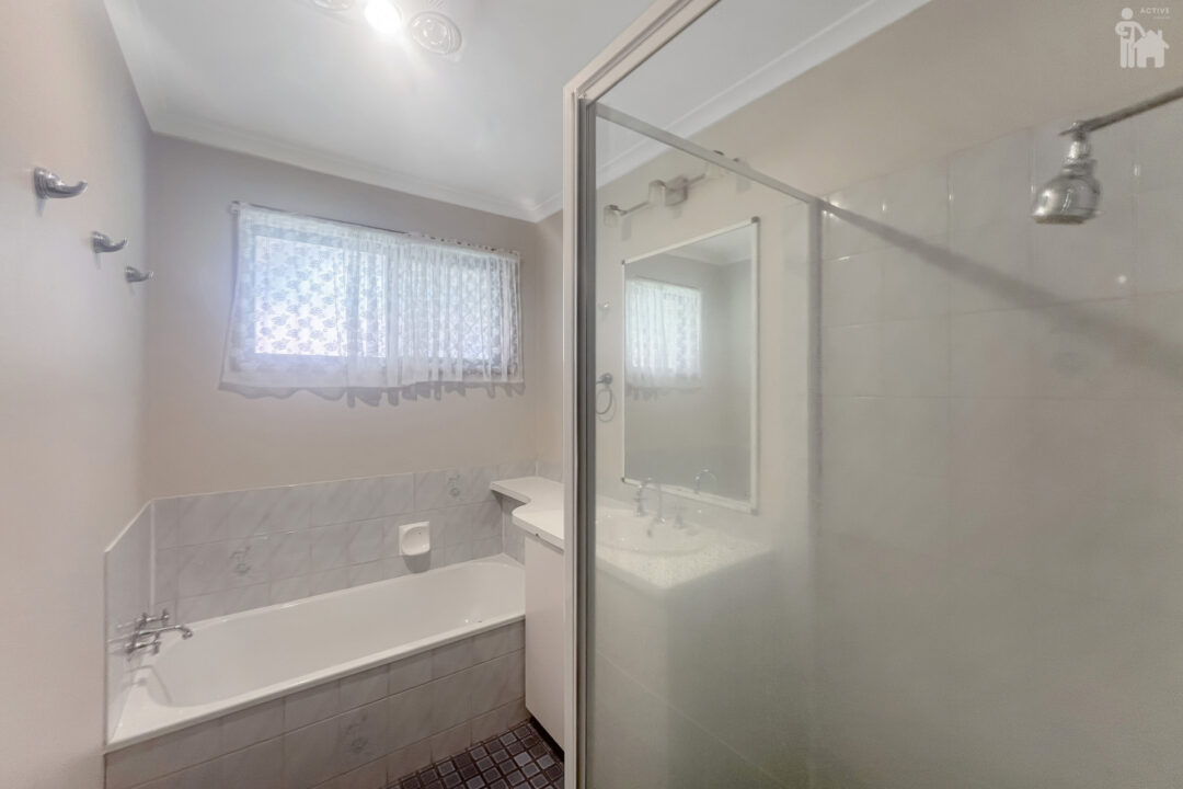 6 Debra Court, Urangan, QLD 4655 AUS