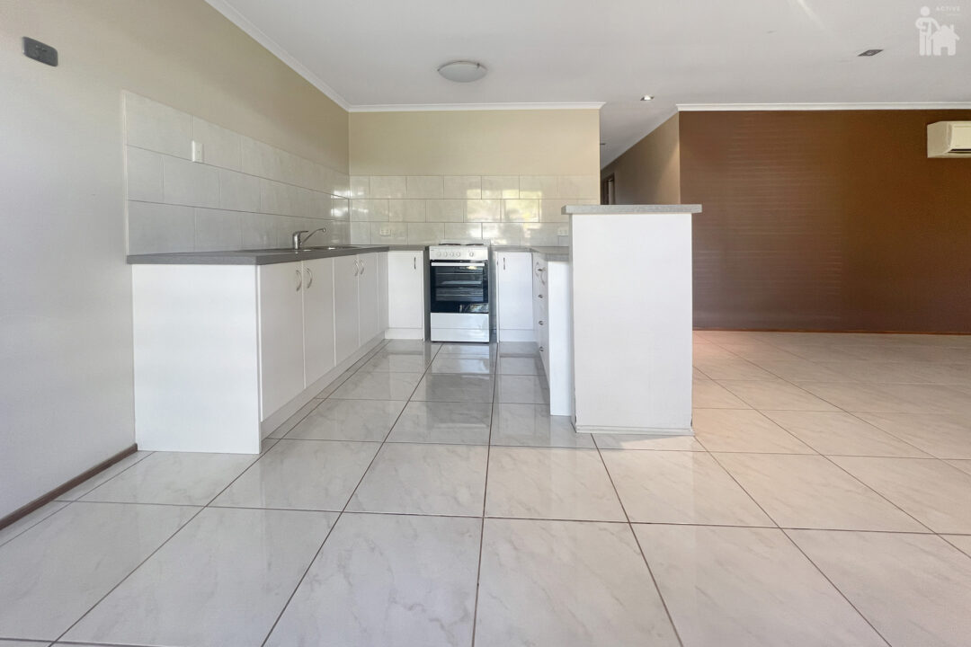 6 Debra Court, Urangan, QLD 4655 AUS
