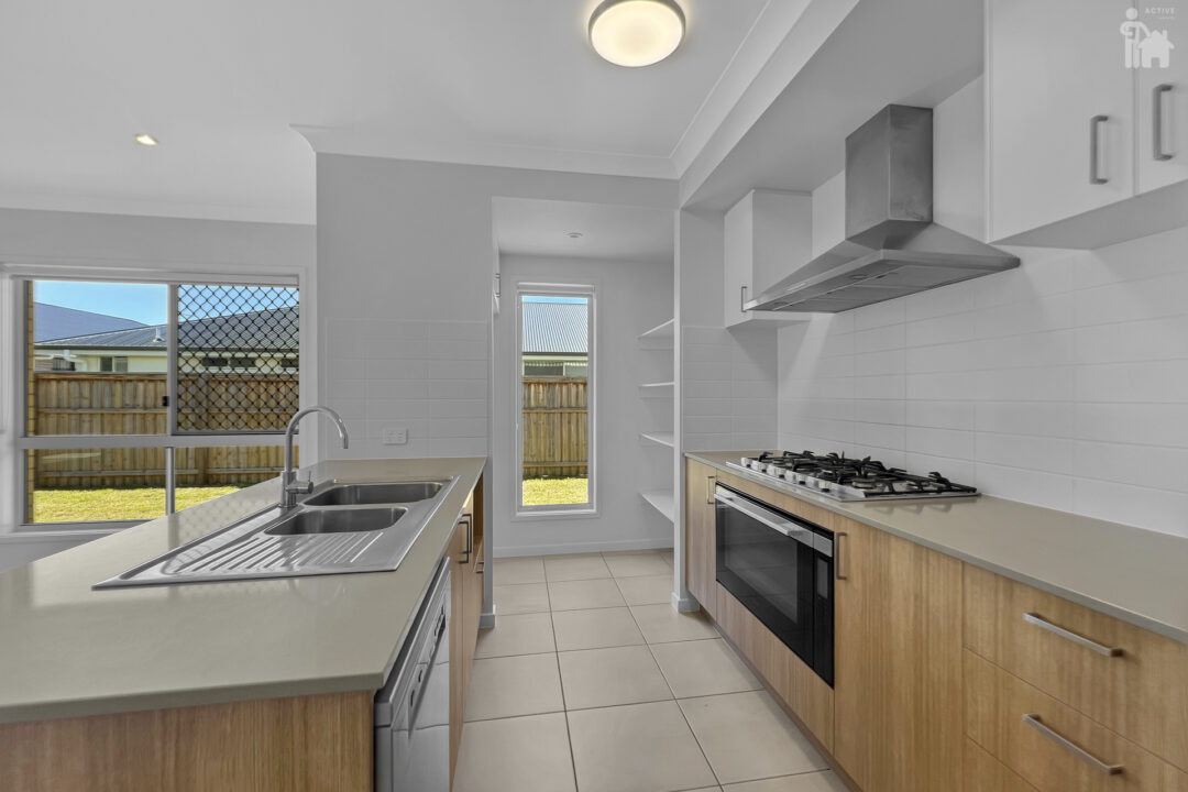 54 Seagull Circuit, Point Vernon, QLD 4655 AUS