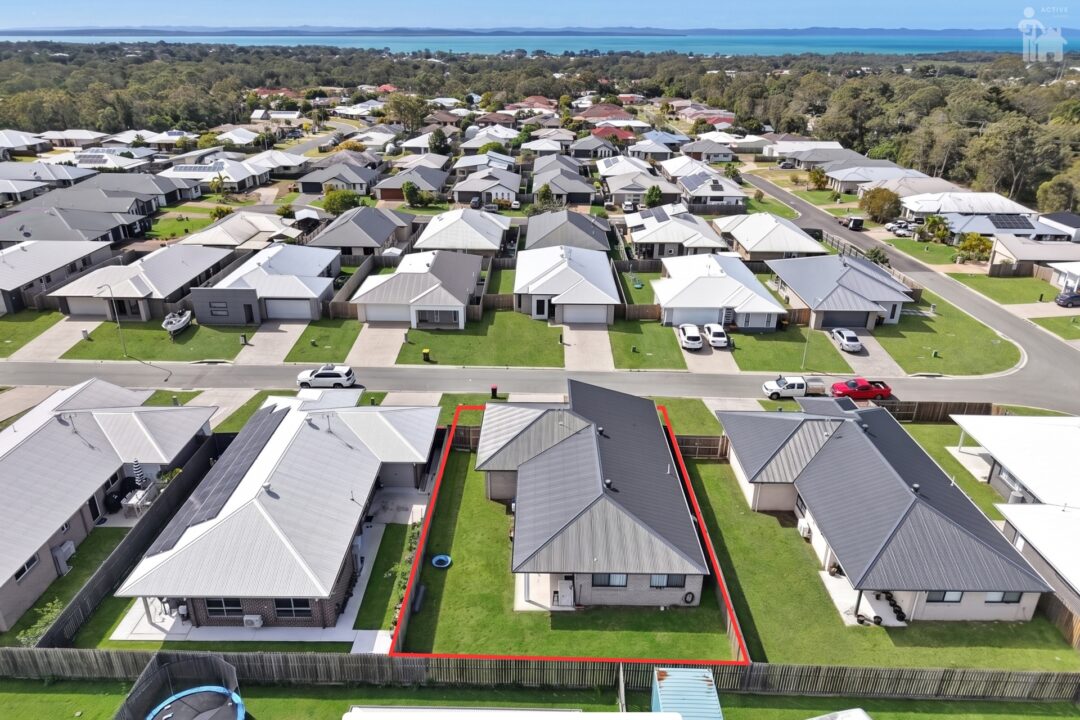 6 Ponting Way, Urangan, QLD 4655 AUS