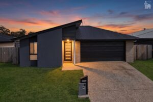 6 Ponting Way, Urangan, QLD 4655 AUS
