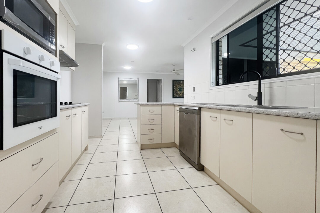 7 Red Gum Court, Urraween, QLD 4655 AUS
