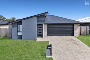 6 Ponting Way, Urangan, QLD 4655 AUS