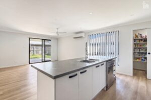 6 Ponting Way, Urangan, QLD 4655 AUS
