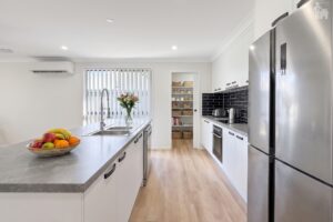 6 Ponting Way, Urangan, QLD 4655 AUS