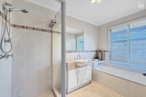 27 Louise Drive, Burrum Heads, QLD 4659 AUS