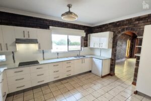 89 Esplanade, Point Vernon, QLD 4655 AUS