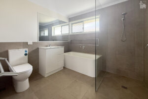 8 Holly Road, Wondunna, QLD 4655 AUS