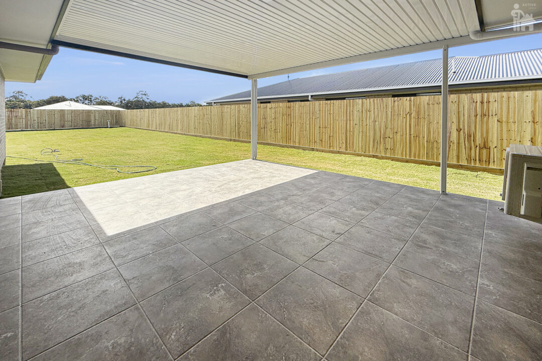 8 Holly Road, Wondunna, QLD 4655 AUS