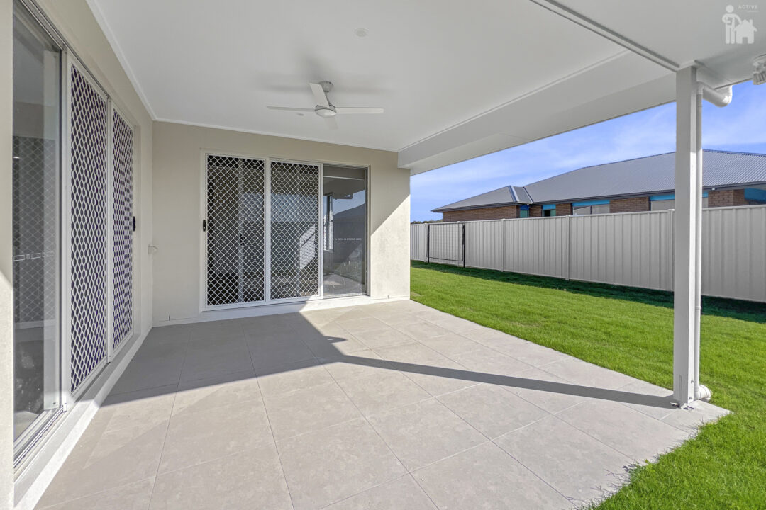 24 Mataranka Circuit, Nikenbah, QLD 4655 AUS