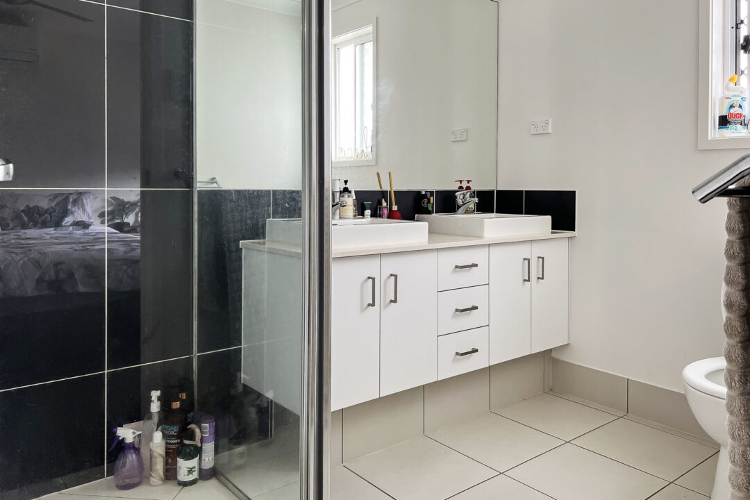 86 Bradman Way, Urangan, QLD 4655 AUS