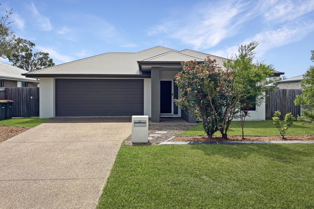 86 Bradman Way, Urangan, QLD 4655 AUS