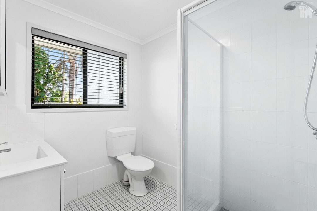 8 Charleville Street, Point Vernon, QLD 4655 AUS