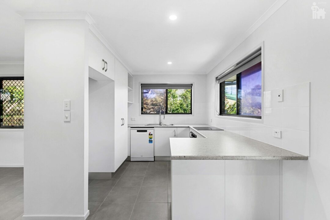 8 Charleville Street, Point Vernon, QLD 4655 AUS