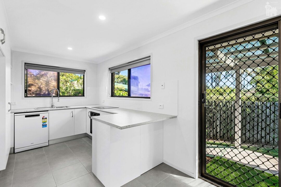 8 Charleville Street, Point Vernon, QLD 4655 AUS