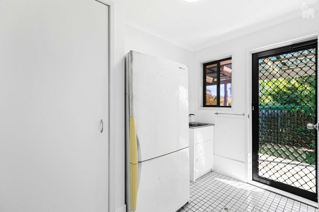 8 Charleville Street, Point Vernon, QLD 4655 AUS