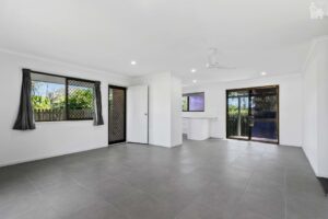 8 Charleville Street, Point Vernon, QLD 4655 AUS