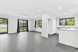 8 Charleville Street, Point Vernon, QLD 4655 AUS