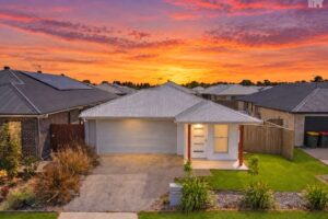 61 Dougan Street, Point Vernon, QLD 4655 AUS