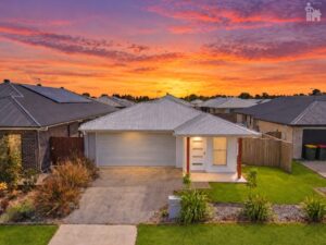 61 Dougan Street, Point Vernon, QLD 4655 AUS