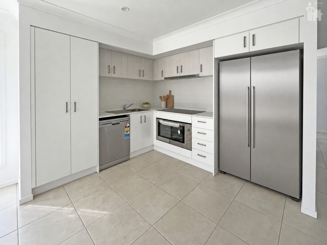 61 Dougan Street, Point Vernon, QLD 4655 AUS