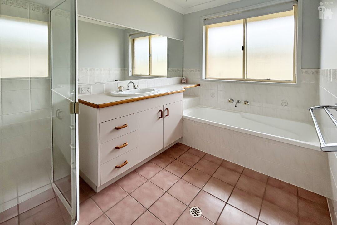 53 Moolyyir Street, Urangan, QLD 4655 AUS